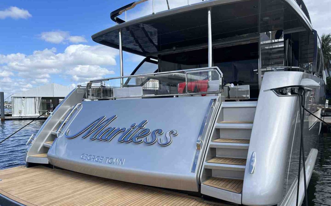 From Bow to Stern: Where to Buy Custom Marine Signs, Emblems, and Lighting
